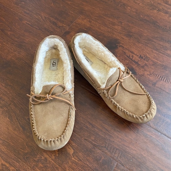 UGG Men’s Olsen Chestnut Tan Classic Moccasin Slippers Size 13 main image 5